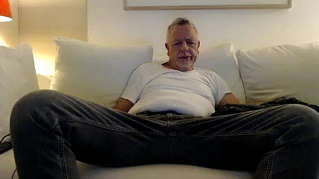 Dennislover007 online show from 22, 11, 2025