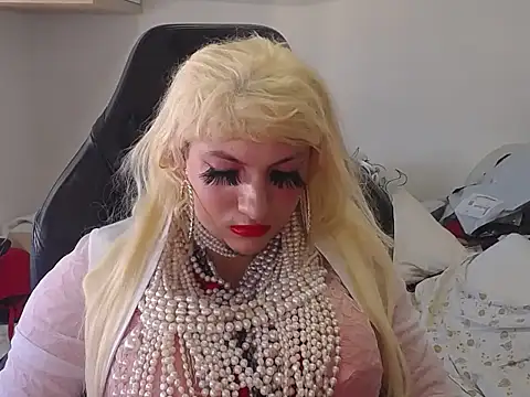 VanesaCrossic online show from 8, 4, 2026