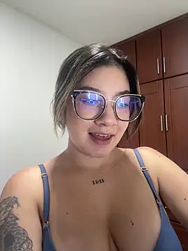 Snapshot of Eve_Miiller chatting on 15, 4, 2026 Eve Miiller online show from 15, 4, 2026