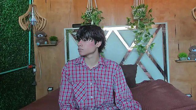 Leo Glow online show from 14, 3, 2026