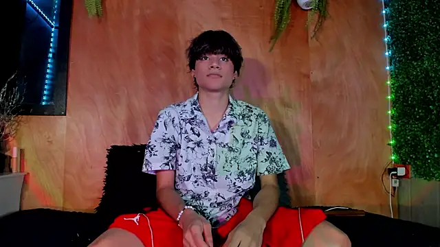 Leo Glow online show from 20, 3, 2026