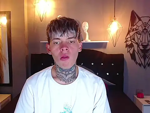 Snapshot of frankboyx chatting on 4, 11, 2025 frankboyx online show from 4, 11, 2025