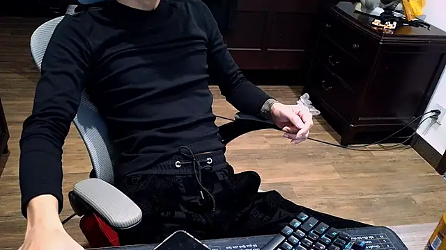 Snapshot of _lulu9999_ chatting on 14, 12, 2025 lulu9999 online show from 14, 12, 2025