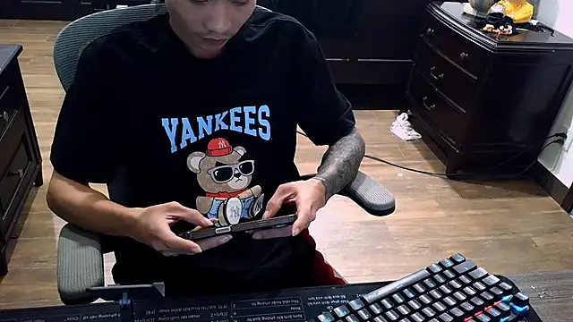 Snapshot of _lulu9999_ chatting on 16, 12, 2025 lulu9999 online show from 16, 12, 2025