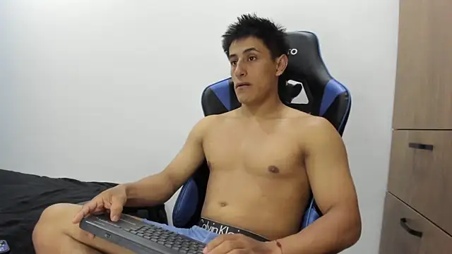 Snapshot of dorman_boy chatting on 4, 11, 2025 dorman boy online show from 4, 11, 2025