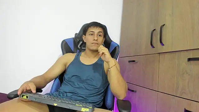 Snapshot of dorman_boy chatting on 19, 12, 2025 dorman boy online show from 19, 12, 2025