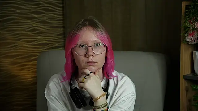 Snapshot of HanVertz chatting on 1, 11, 2025 HanVertz online show from 1, 11, 2025