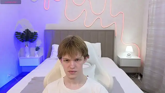 Snapshot of Fakeangel87 chatting on 3, 11, 2025 Fakeangel87 online show from 3, 11, 2025