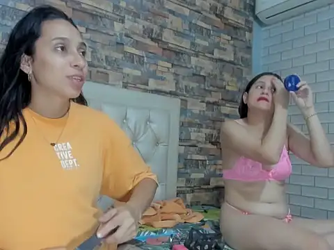 Snapshot of girlsmisrx chatting on 28, 11, 2025 girlsmisrx online show from 28, 11, 2025