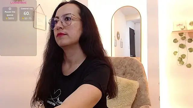 Lauryn Jones online show from 11, 2, 2026