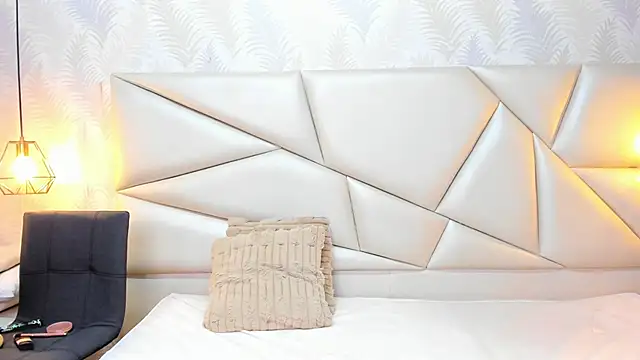 Snapshot of laurettedela_rouse chatting on 26, 11, 2025 laurettedela rouse online show from 26, 11, 2025