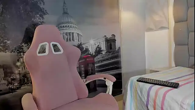 Snapshot of valkyriaxxx_ chatting on 14, 11, 2025 valkyriaxxx online show from 14, 11, 2025