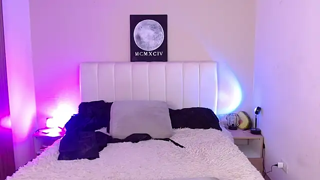 Snapshot of AlexaHart chatting on 4, 12, 2025 AlexaHart online show from 4, 12, 2025