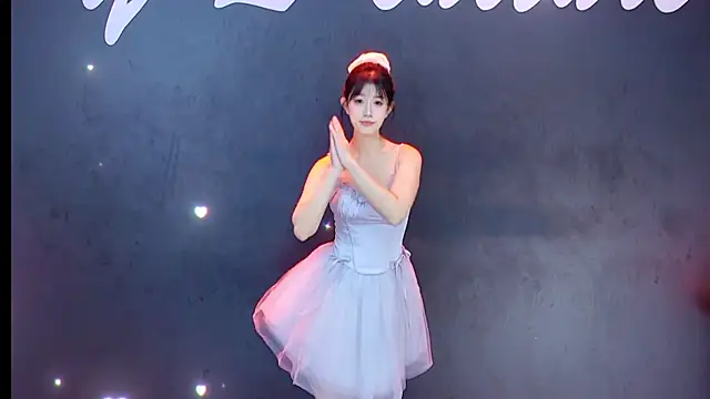 Snapshot of DX-003 chatting on 23, 11, 2025 DX-003 online show from 23, 11, 2025