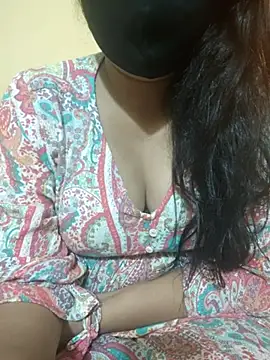 Snapshot of mouni499 chatting on 26, 4, 2026 mouni499 online show from 26, 4, 2026