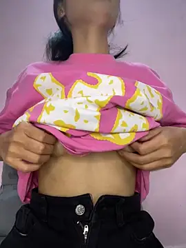 Snapshot of lung-linh chatting on 4, 12, 2025 lung-linh online show from 4, 12, 2025