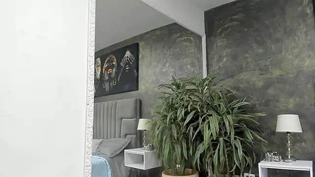 Snapshot of kendra_london chatting on 21, 12, 2025 kendra london online show from 21, 12, 2025