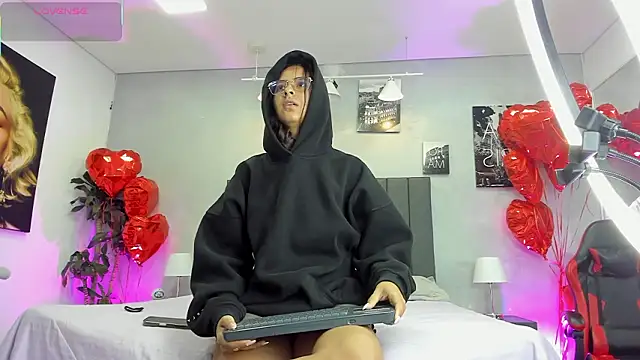 Snapshot of kendra_london chatting on 23, 2, 2026 kendra london online show from 23, 2, 2026