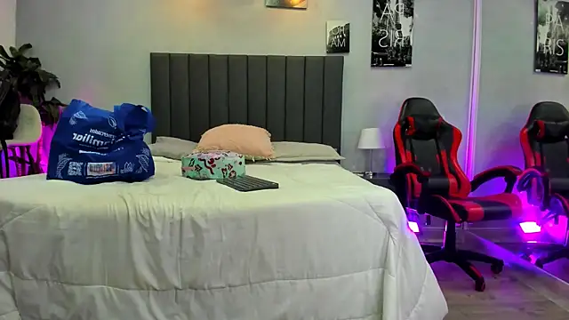 Snapshot of kendra_london chatting on 7, 3, 2026 kendra london online show from 7, 3, 2026