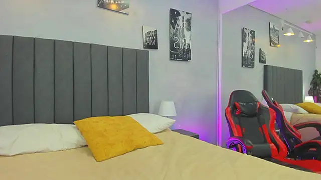 Snapshot of kendra_london chatting on 17, 3, 2026 kendra london online show from 17, 3, 2026