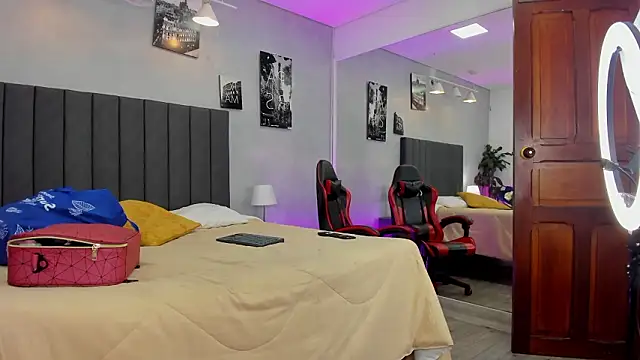 Snapshot of kendra_london chatting on 18, 3, 2026 kendra london online show from 18, 3, 2026