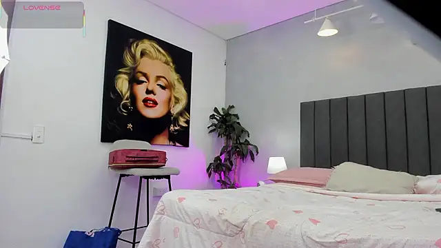 Snapshot of kendra_london chatting on 26, 3, 2026 kendra london online show from 26, 3, 2026