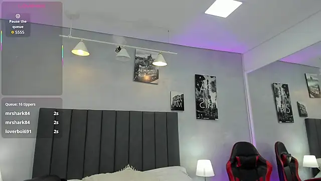 Snapshot of kendra_london chatting on 7, 4, 2026 kendra london online show from 7, 4, 2026