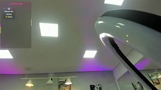 Snapshot of kendra_london chatting on 8, 4, 2026 kendra london online show from 8, 4, 2026