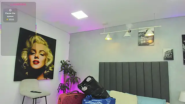 Snapshot of kendra_london chatting on 11, 4, 2026 kendra london online show from 11, 4, 2026