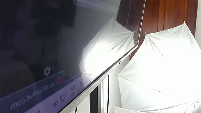 Snapshot of kendra_london chatting on 13, 4, 2026 kendra london online show from 13, 4, 2026