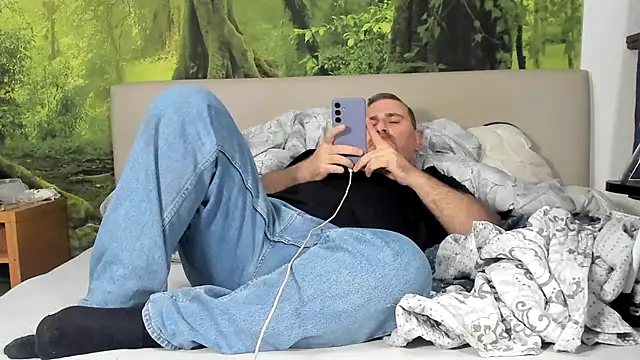 Snapshot of chubbydaddybear82 chatting on 17, 11, 2025 chubbydaddybear82 online show from 17, 11, 2025