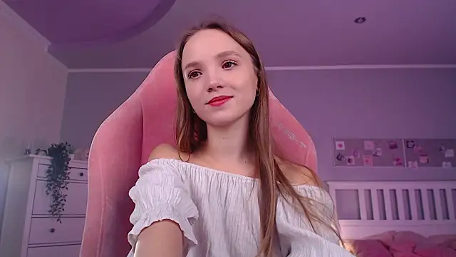 Adria Arjona online show from 6, 11, 2025