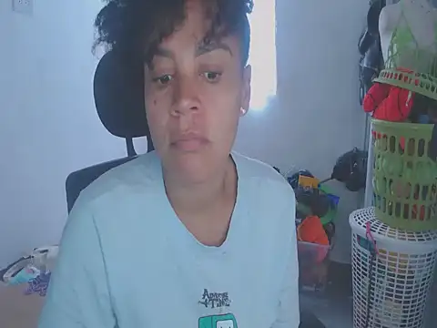 shayna cute online show from 19, 5, 2026