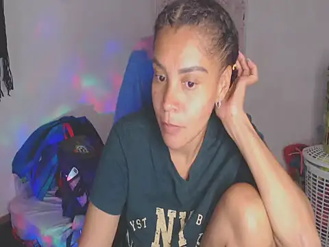 shayna cute online show from 5, 6, 2026
