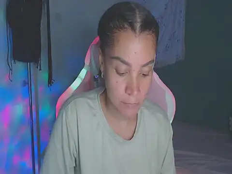 Snapshot of shayna_cute chatting on 15, 7, 2026 shayna cute online show from 15, 7, 2026