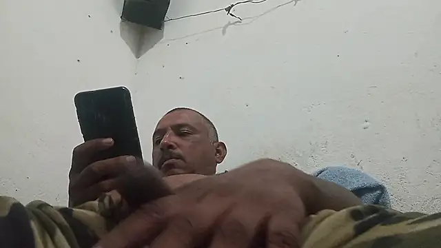 Snapshot of negrocomomisuerte chatting on 15, 11, 2025 negrocomomisuerte online show from 15, 11, 2025