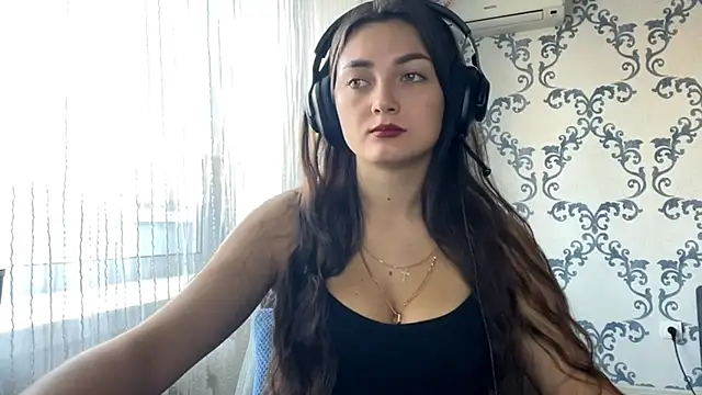 Snapshot of TwotyBright chatting on 4, 11, 2025 TwotyBright online show from 4, 11, 2025