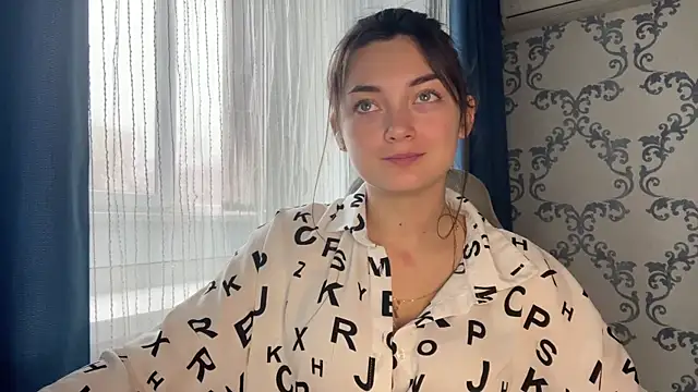 Snapshot of TwotyBright chatting on 28, 11, 2025 TwotyBright online show from 28, 11, 2025