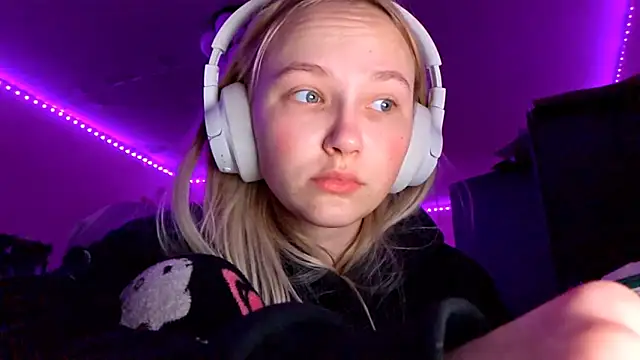 KarinRobertson online show from 3, 12, 2025