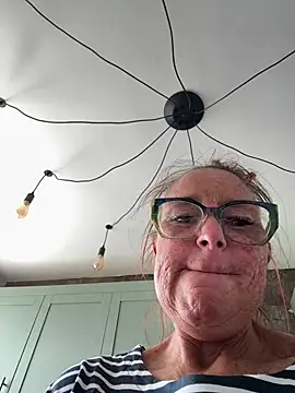 Snapshot of Angel-LinaX chatting on 4, 7, 2026 Angel-LinaX online show from 4, 7, 2026