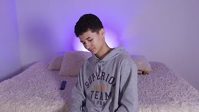 Snapshot of Eiden_Blake chatting on 22, 11, 2025 Eiden Blake online show from 22, 11, 2025