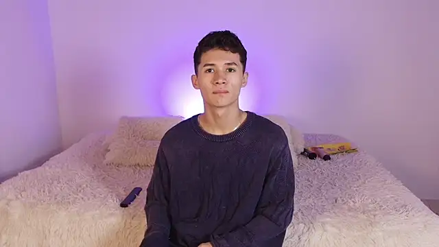 Snapshot of Eiden_Blake chatting on 23, 11, 2025 Eiden Blake online show from 23, 11, 2025