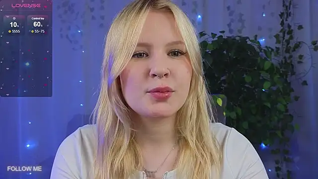 Snapshot of Mila_wxw chatting on 15, 11, 2025 Mila wxw online show from 15, 11, 2025