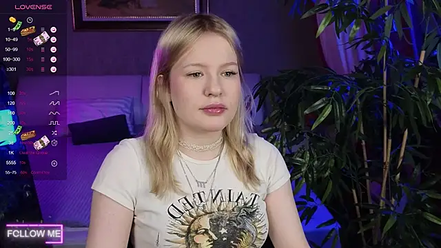 Snapshot of Mila_wxw chatting on 22, 11, 2025 Mila wxw online show from 22, 11, 2025