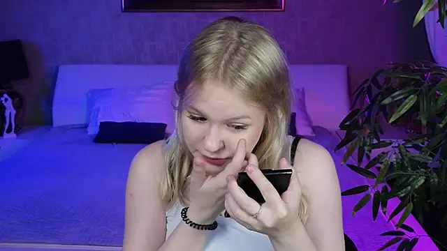 Snapshot of Mila_wxw chatting on 23, 11, 2025 Mila wxw online show from 23, 11, 2025