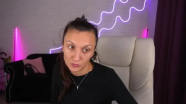 Snapshot of ZafiraMoonn chatting on 4, 11, 2025 ZafiraMoonn online show from 4, 11, 2025