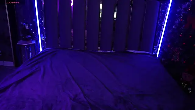 Snapshot of DanielaReign chatting on 16, 12, 2025 DanielaReign online show from 16, 12, 2025