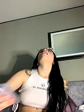 Snapshot of Naomii2 chatting on 3, 11, 2025 Naomii2 online show from 3, 11, 2025