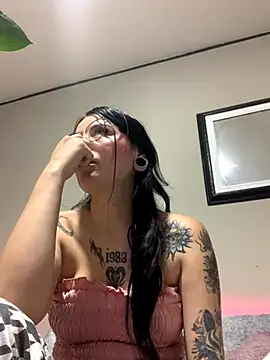 Snapshot of Naomii2 chatting on 5, 11, 2025 Naomii2 online show from 5, 11, 2025