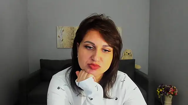 Snapshot of Helen_Rossi chatting on 14, 11, 2025 Helen Rossi online show from 14, 11, 2025